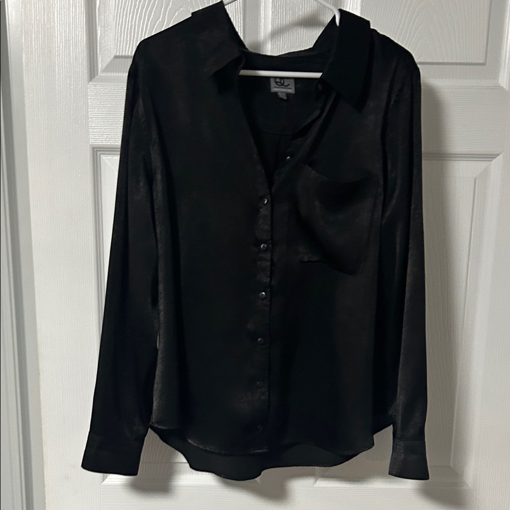 Queen collection Black Satin Button-Up Blouse
